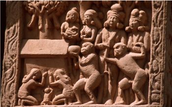 Monkey brings Honey for the Buddha, pillar of the North Gateway. 